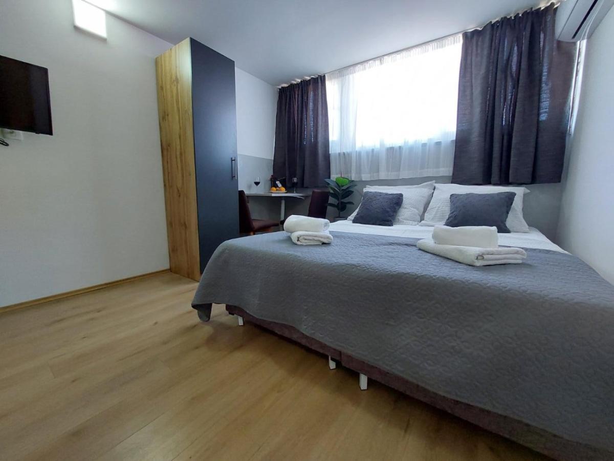 Apartmani Roza プーラ エクステリア 写真