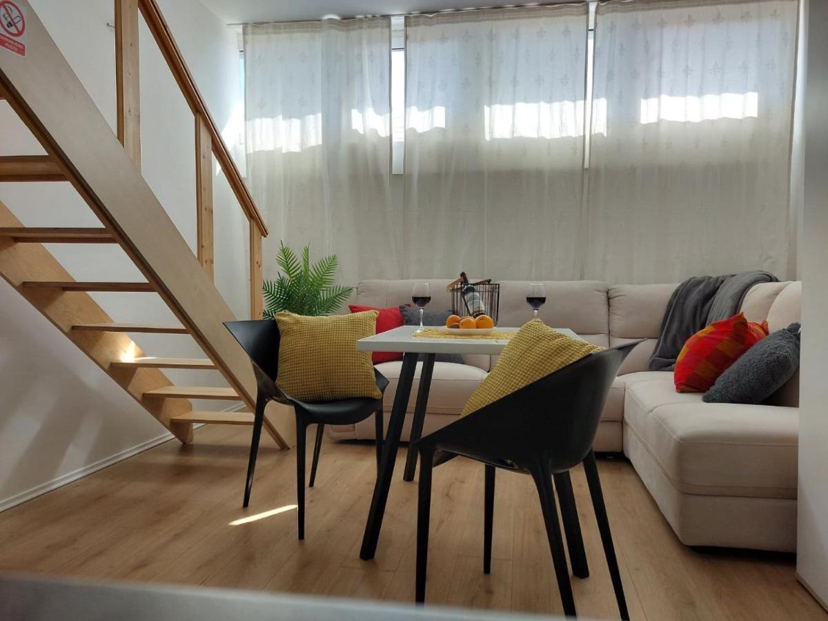 Apartmani Roza プーラ エクステリア 写真