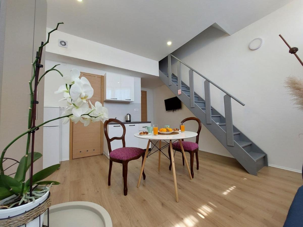 Apartmani Roza プーラ エクステリア 写真