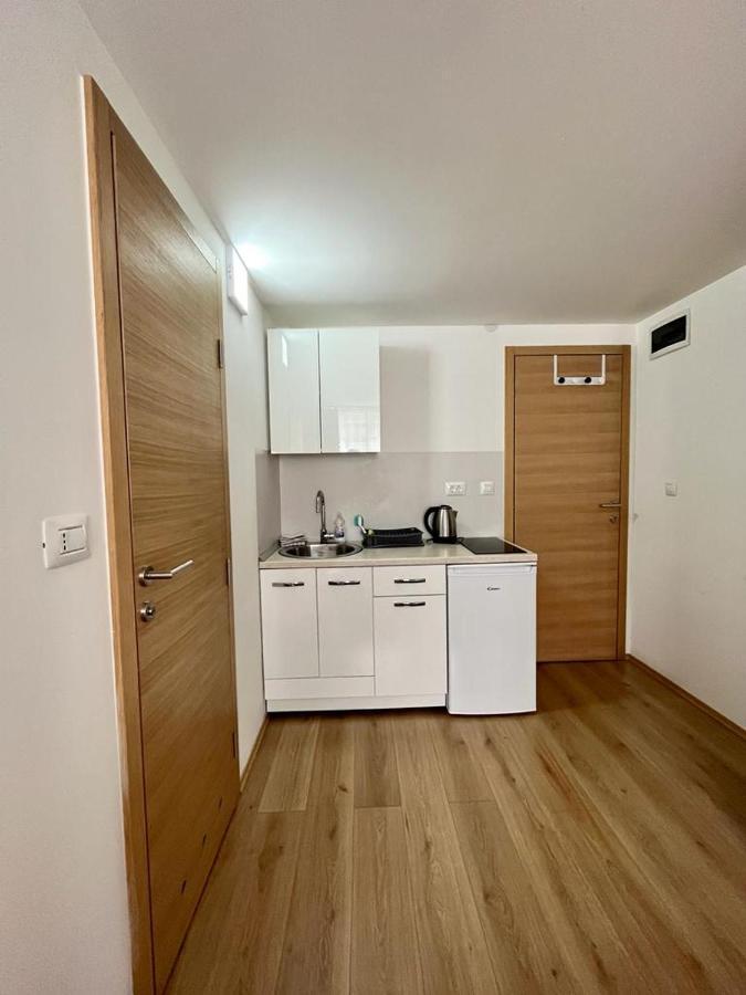Apartmani Roza プーラ エクステリア 写真