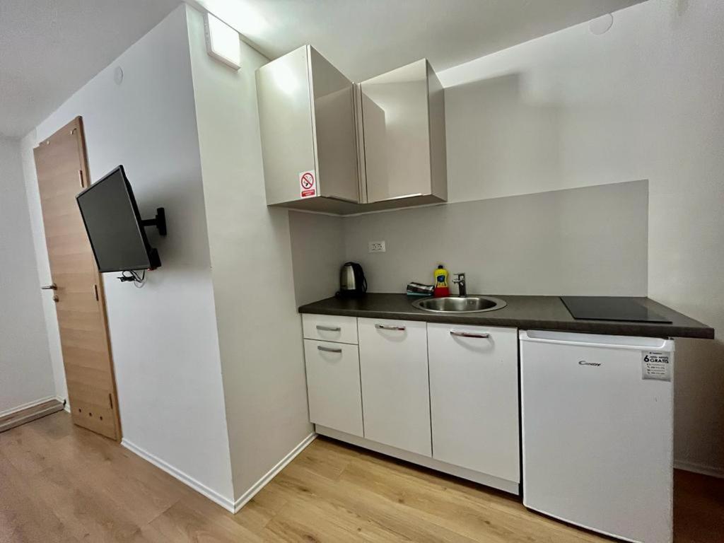 Apartmani Roza プーラ エクステリア 写真